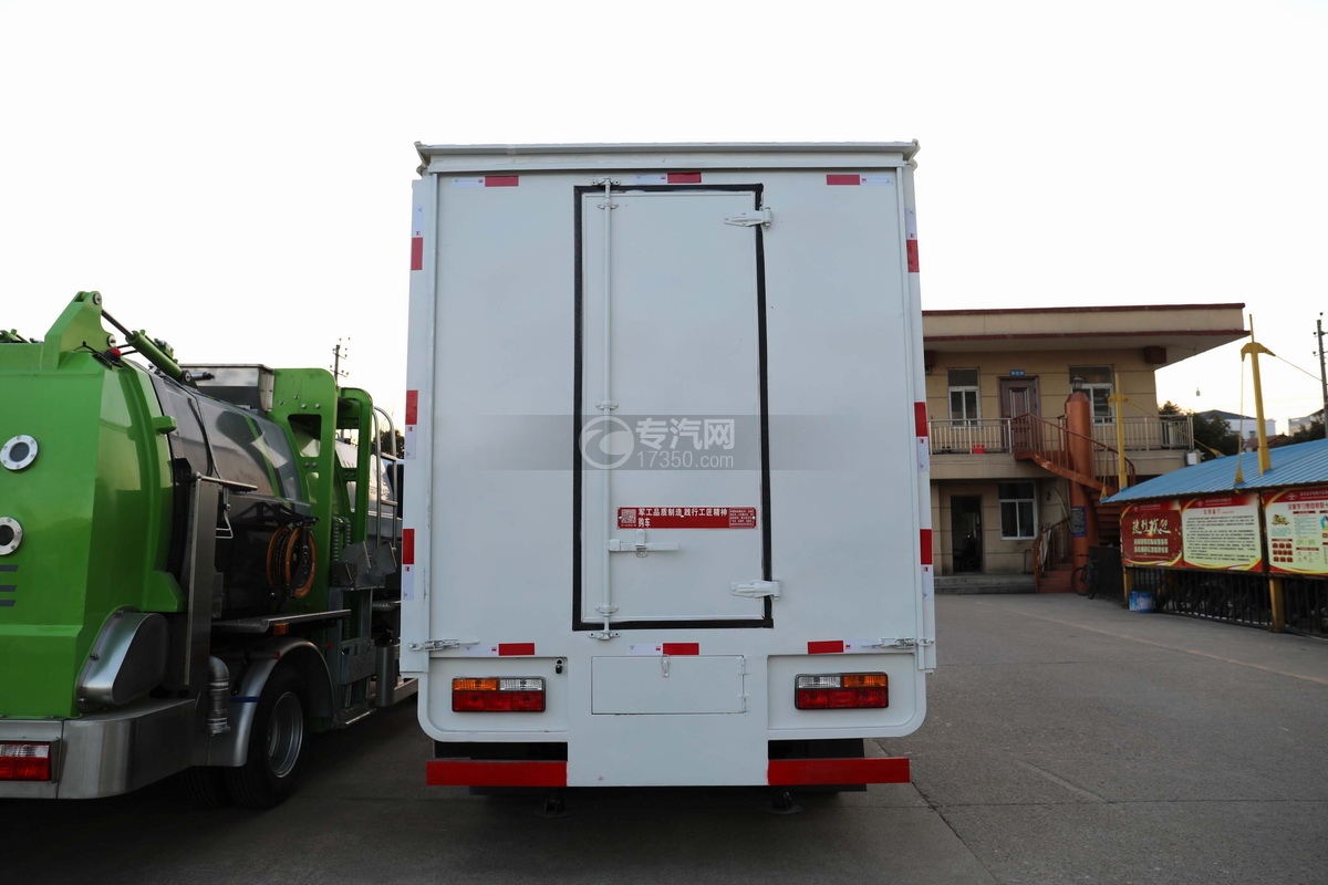 大运新奥普力启梦版国五蓝牌流动舞台车正后图