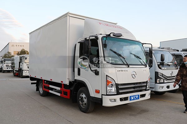 大运新奥普力启梦版蓝牌流动舞台车右前图