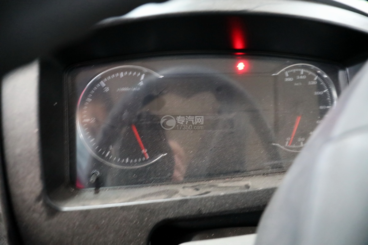 陕汽德龙K3000单桥国六流动舞台车仪表盘