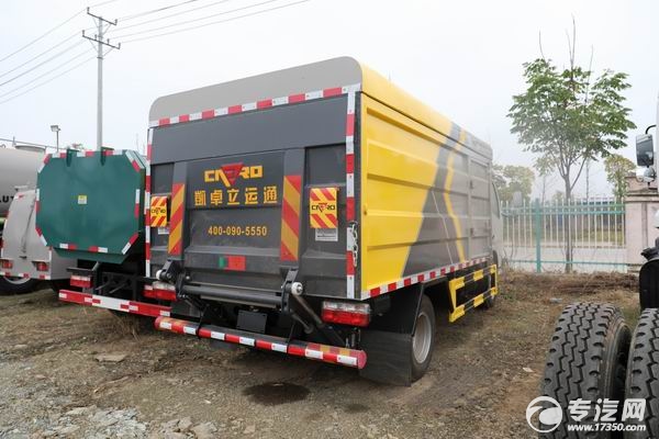 东风多利卡密闭式桶装垃圾运输车