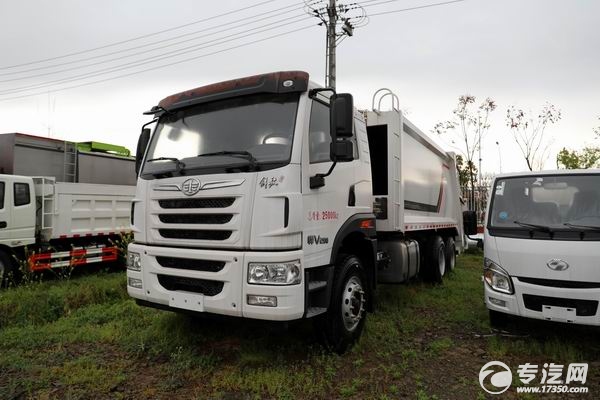 解放悍V国六后双桥压缩式垃圾车