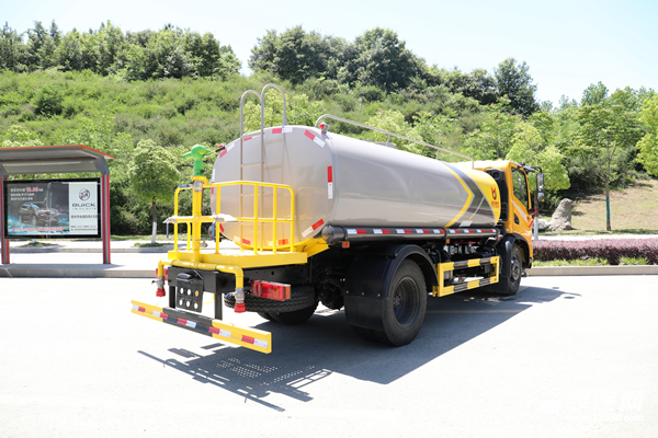 东风华神T3国六7.55方洒水车