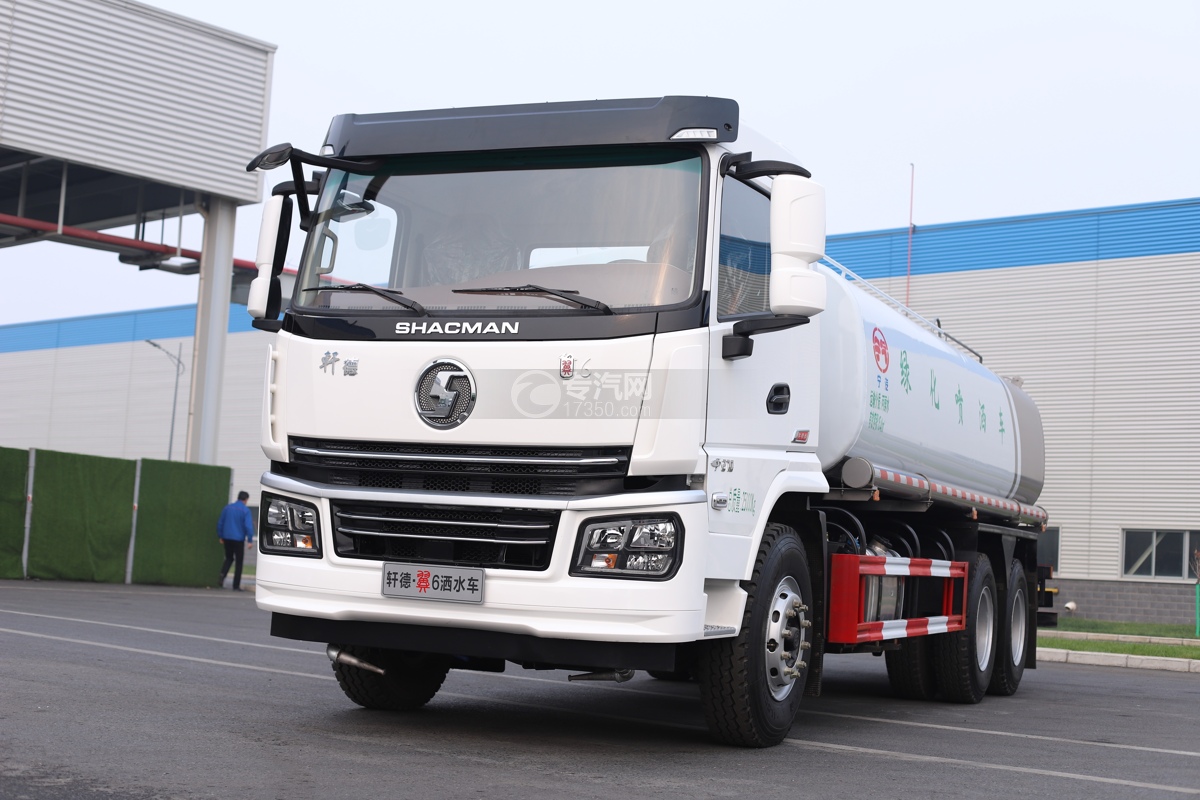 陕汽翼6后双桥国六15.4方洒水车左前图