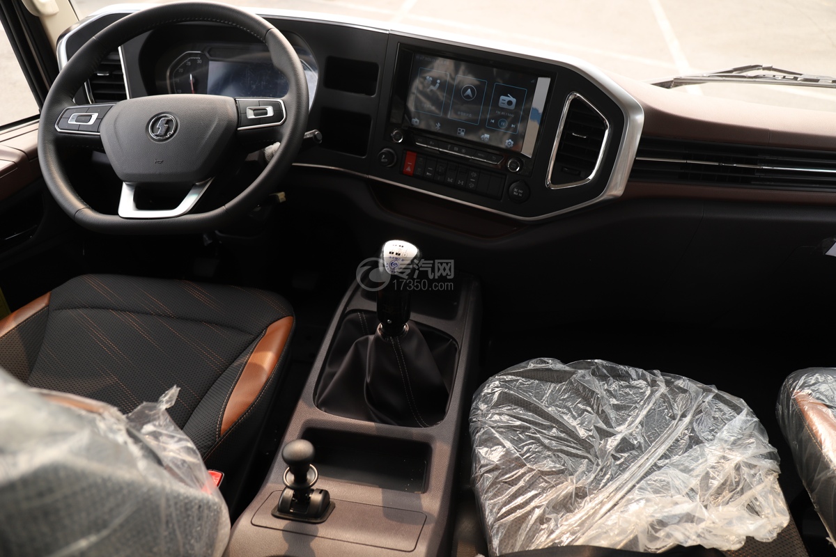 陕汽翼6后双桥国六15.4方洒水车驾驶室