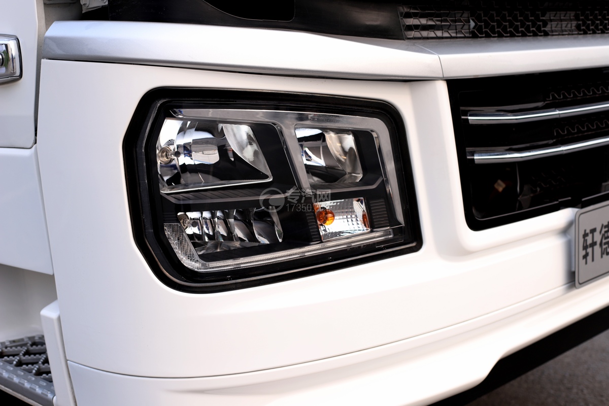 陕汽翼6后双桥国六15.4方洒水车前大灯