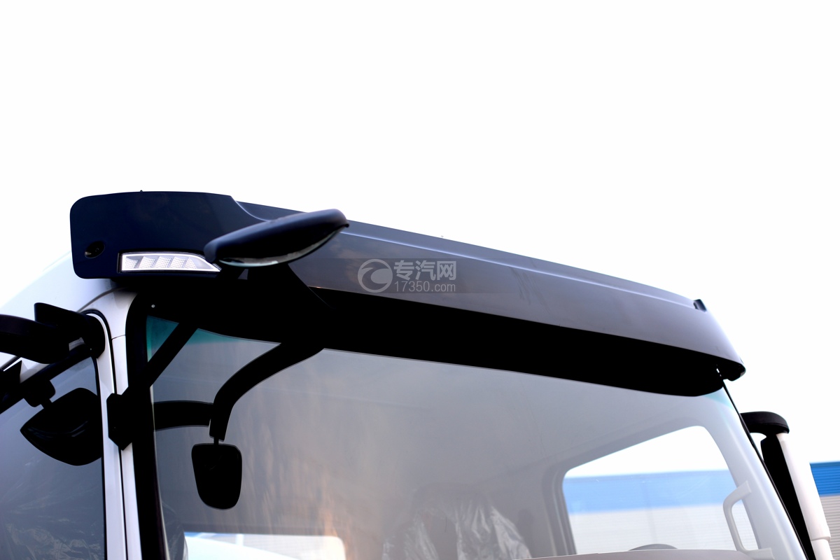 陕汽翼6后双桥国六15.4方洒水车遮阳板