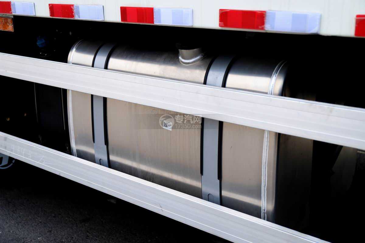 陕汽轩德翼3单桥国六黄牌厢式运输车(白色)油箱