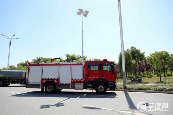 重汽汕德卡双排国六压缩空气泡沫消防车