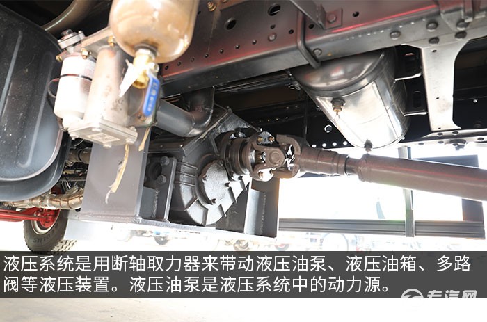 东风D9单桥国六9.9方光伏板清洗车评测