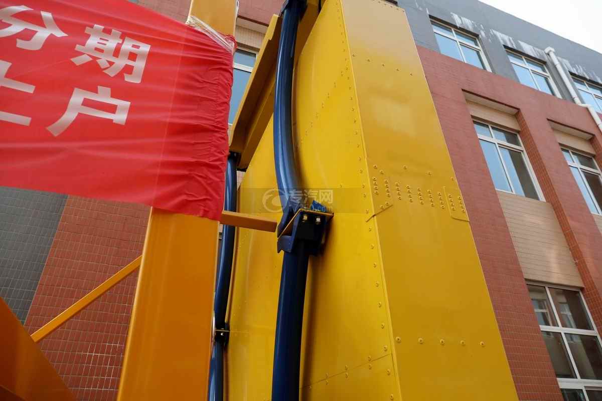 东风华神F5单桥国六防撞缓冲车细节