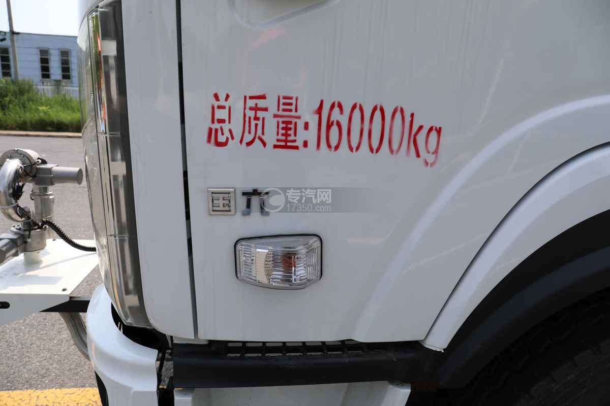 陕汽轩德X9国六10.5方绿化喷洒车带电子洒水炮门标识