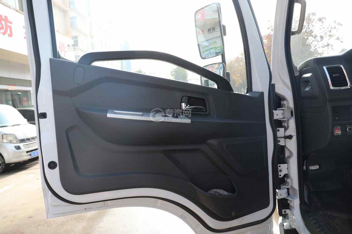 东风福瑞卡F7混动新能源7.05方绿化喷洒车门窗