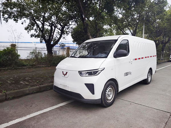 五菱智跃扬光冷藏车：绿色高效，冷链新选择