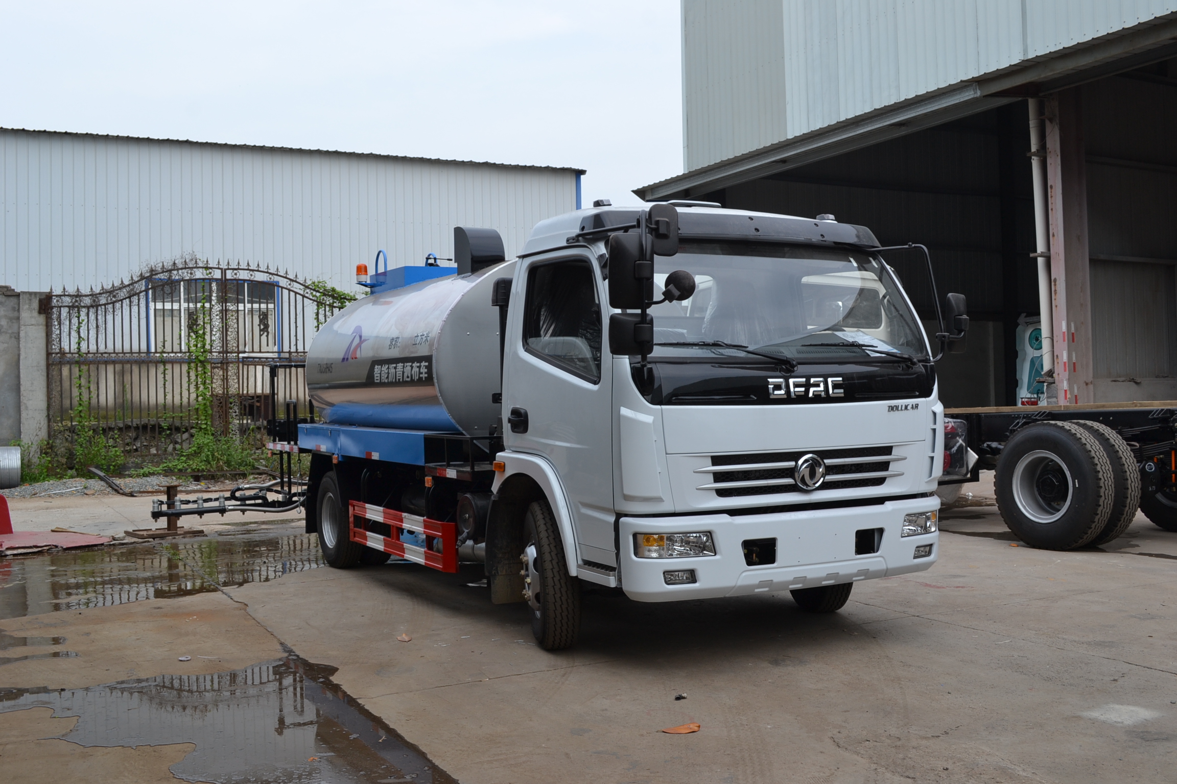 6吨全智能沥青洒布车（沥青洒油车），便宜好用，配置优秀（可分期，手续齐全）