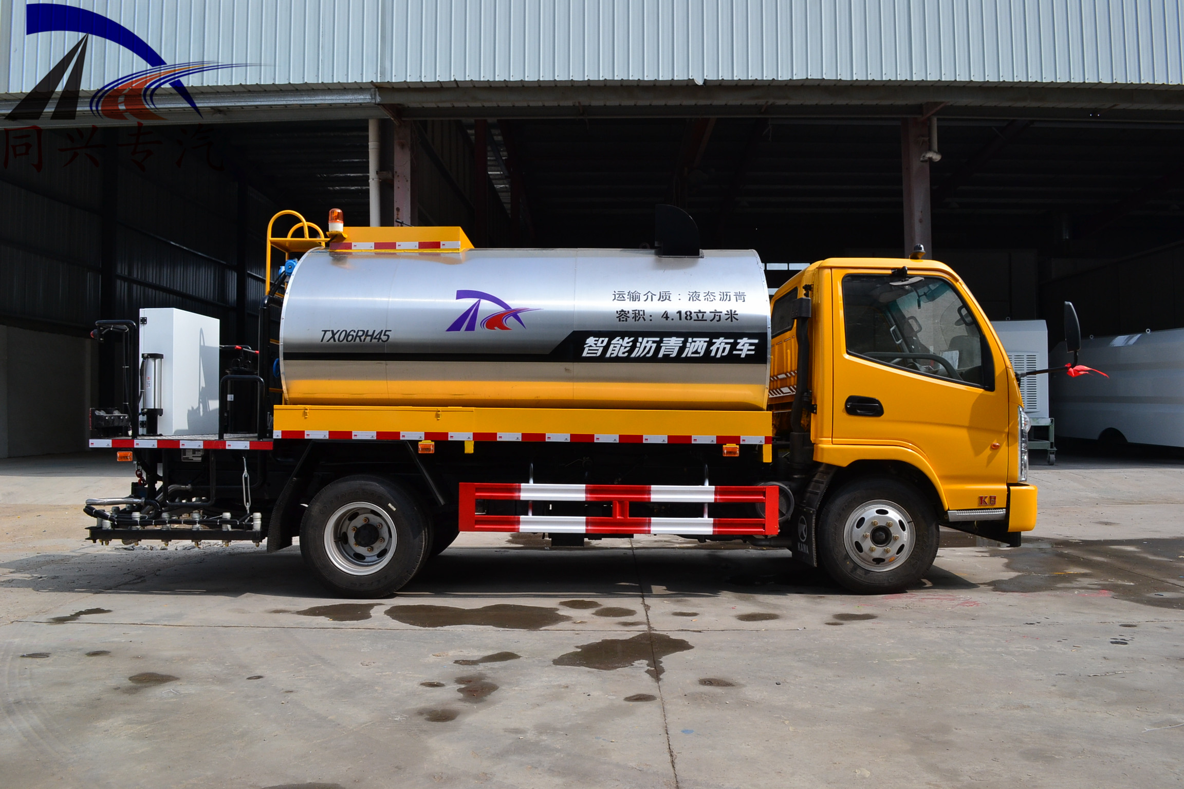 4吨乳化沥青洒布车，沥青洒布车在哪买，方便好用，价格实惠（可分期，手续齐全）