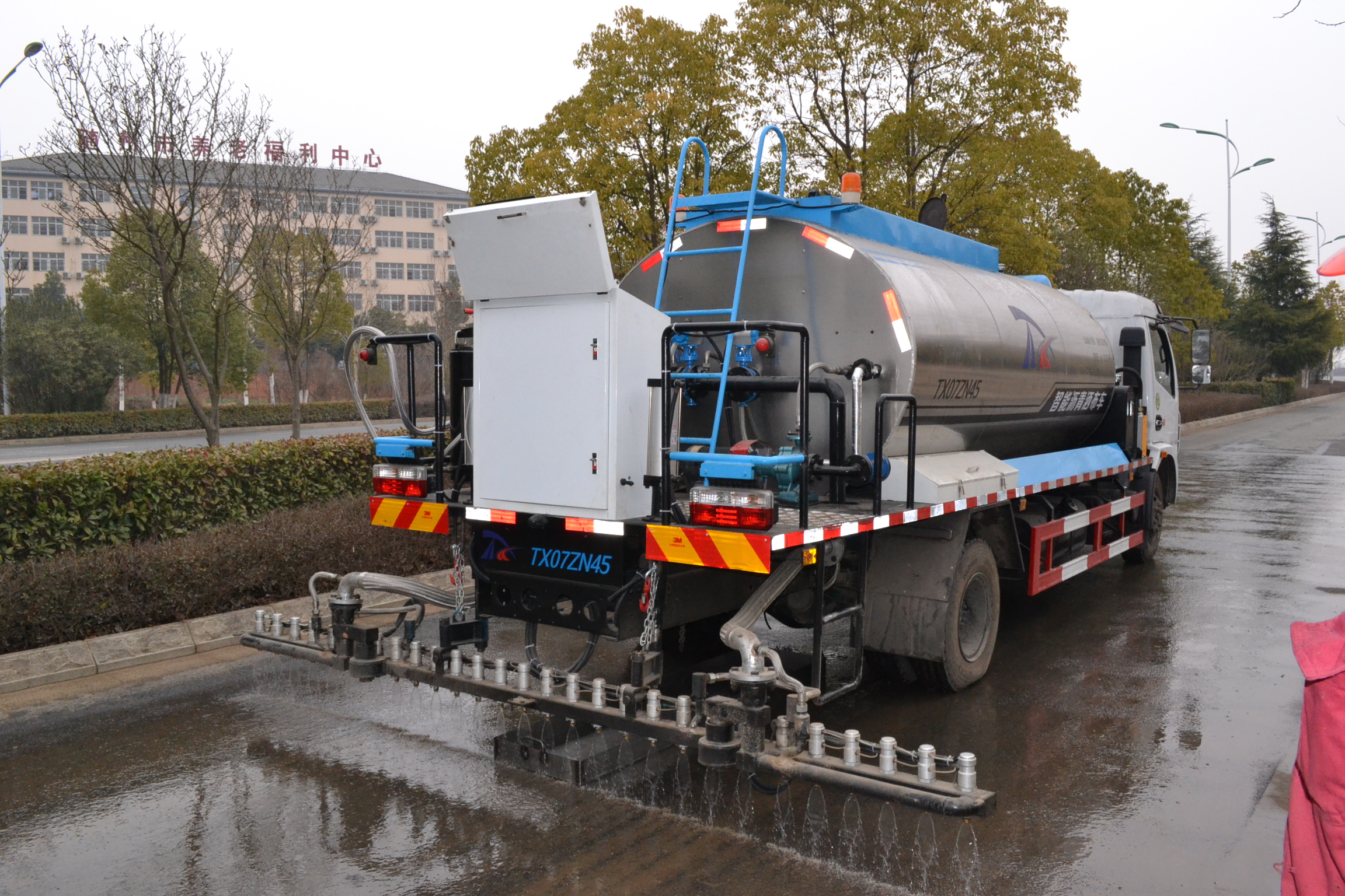 沥青洒布车价格，沥青洒布车多少钱