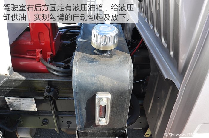 东风勾臂式垃圾车液压油箱