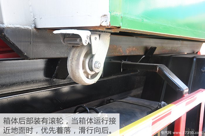 箱体后部滚轮