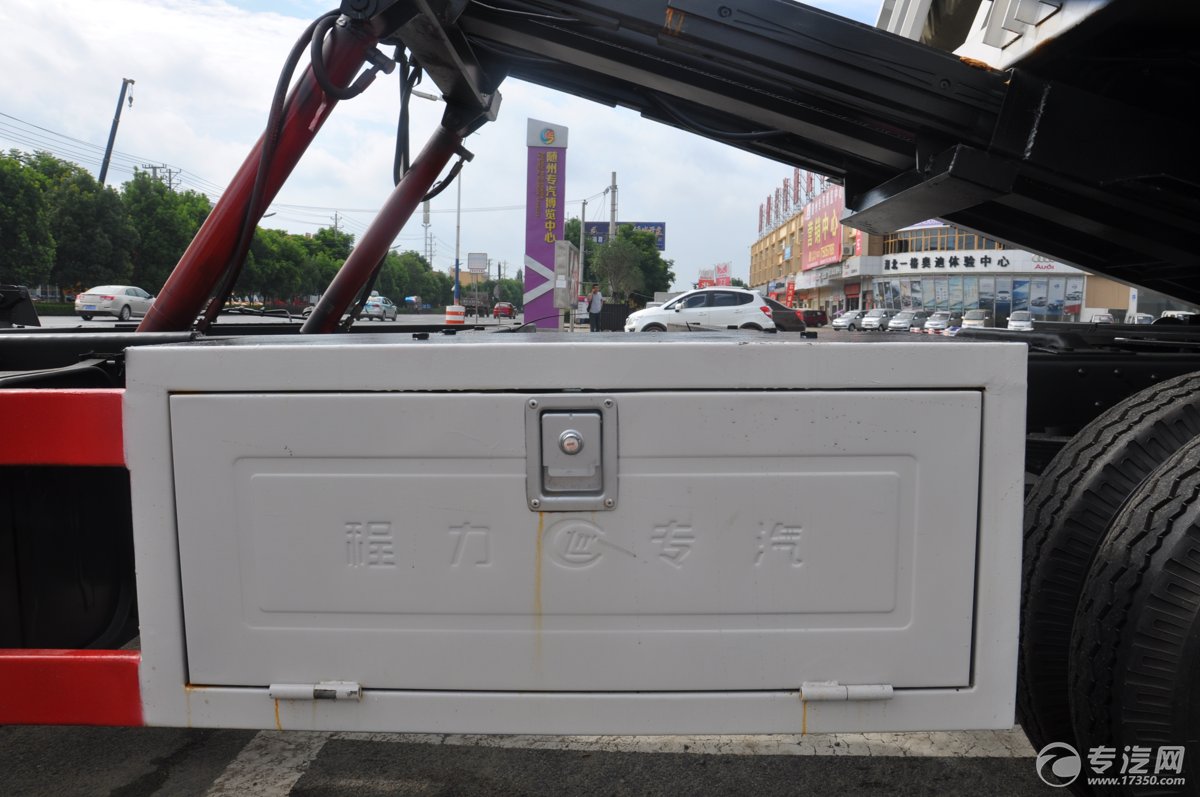 东风多利卡一拖二清障车工具箱1